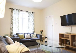 Glasgow, Bright 3Bed Flat with Free Street Parking