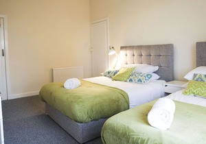 Glasgow, Bright 3Bed Flat with Free Street Parking