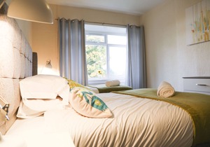 Glasgow, Bright 3Bed Flat with Free Street Parking