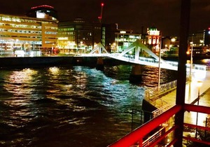 Glasgow City Centre Flat with River Views and Parking