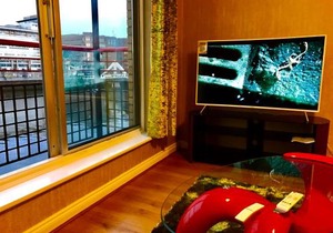 Glasgow City Centre Flat with River Views and Parking