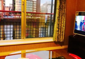 Glasgow City Centre Flat with River Views and Parking