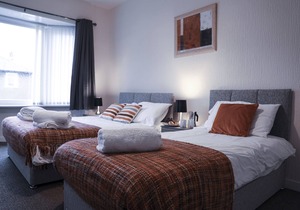 Glasgow, Spacious 3-Bed flat, Free Street Parking