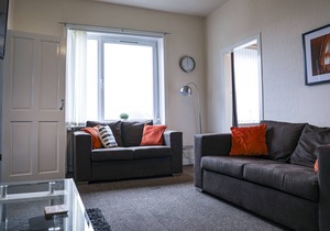 Glasgow, Spacious 3-Bed flat, Free Street Parking