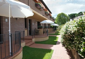 Glicene, Francigena - Holiday apartment with pool near San Gimignano, Tuscany
