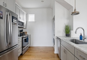Globetrotter Suite C | Dreamy Historic Getaway