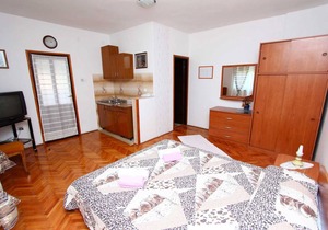 GOGA Studio with Balcony 2
