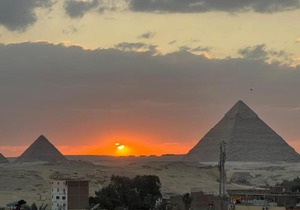 Golden mask pyramids inn