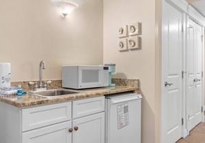 Golf Cart ~ 2nd Floor Studio ~ Kitchenette ~ Bayside Gated Resort