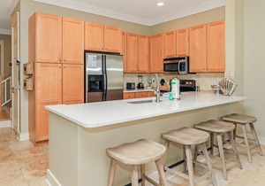 Golf Cart ~ Screened Porch ~ Spacious Living Area