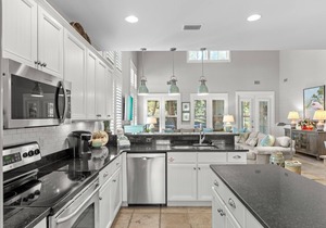 Golf Course Beach Cottage with 2 Golf Carts! Near Beach, Pool, Hot tub, Tram.