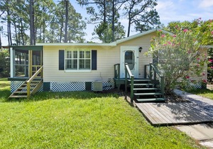 "Gone to the Beach" | Pet-Friendly | Eclectic-Style Vacation Rental | Located in Old Seagrove