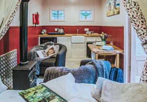Goosewing Hut-QU7072