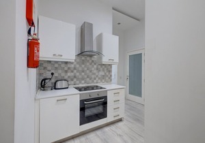 Gorgeous 1BR Apartment steps to the Promenade