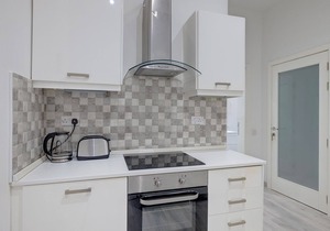 Gorgeous 1BR Apartment steps to the Promenade