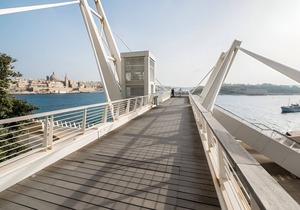 Gorgeous 1BR Apartment steps to the Promenade