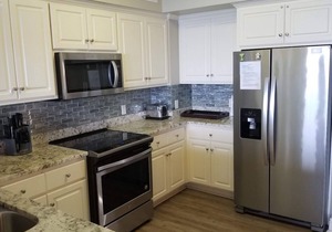 Gorgeous 2 Bedr Unit; Great Balc views; Beach Srvc Incl; Monthly Winter Rates.
