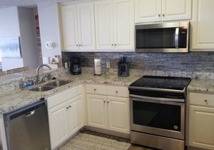 Gorgeous 2 Bedr Unit; Great Balc views; Beach Srvc Incl; Monthly Winter Rates.