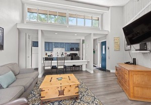 Gorgeous 2BR Home In Town, Minutes from Skiing!