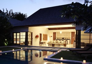 Gorgeous 2BR Villa Located Situated In Seminyak! - 5Min Walk To Eat Street!