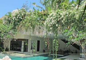 Gorgeous 2BR Villa Located Situated In Seminyak! - 5Min Walk To Eat Street!