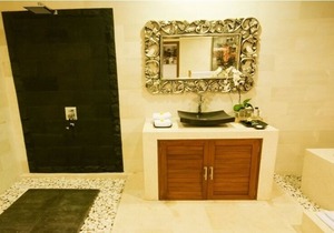 Gorgeous 2BR Villa Set In Seminyak! 2Min Drive To Seminyak Square! W/Swim Pool!
