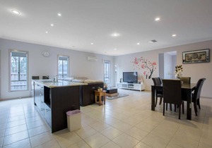 Gorgeous 4BR home in Point Cook