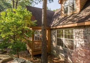 Gorgeous and Spacious Stonebridge Lodge! Close to Branson and Pet Friendly!