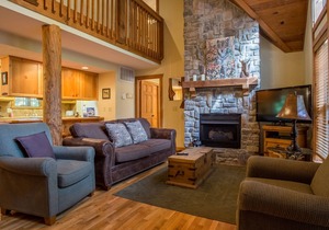 Gorgeous and Spacious Stonebridge Lodge! Close to Branson and Pet Friendly!