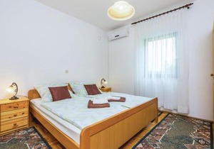 Gorgeous Apartment In Klenovica With Wifi