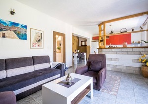 Gorgeous apartment in Gruda with WiFi