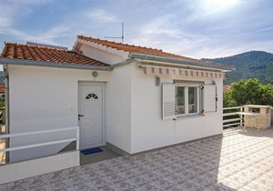 Gorgeous apartment in Poljica with WiFi