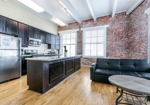 Gorgeous condo in Merchant Lofts by Hosteeva
