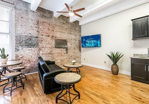 Gorgeous condo in Merchant Lofts by Hosteeva