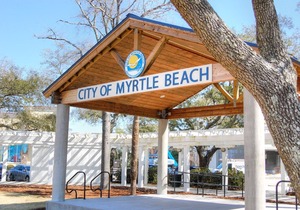 Gorgeous condo with a pool view less than one block from the ocean -