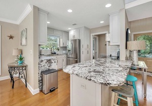 Gorgeous, family-perfect 3BR.3BA home with pool in the heart of St Simons Island