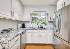 Gorgeous, family-perfect 3BR.3BA home with pool in the heart of St Simons Island