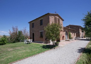 Gorgeous Farmhouse with Pool in Castelnuovo Berardenga