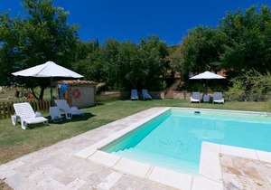 Gorgeous Farmhouse with Pool in Castelnuovo Berardenga