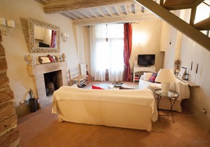 Gorgeous, Fully Renovated Town Home in Tuscan Town of Cetona