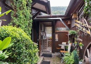 Gorgeous Holiday Home with Balcony, Garden Furniture, Grill