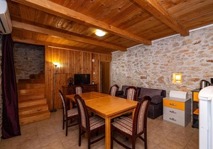 Gorgeous home in Lisane Tinjske