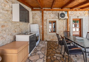 Gorgeous home in Lisane Tinjske