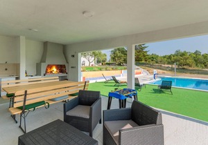Gorgeous home in Vinjani Gornji