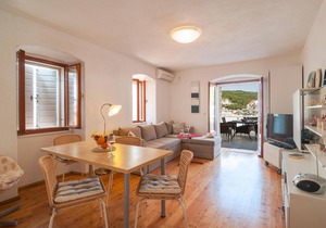 Gorgeous home in Pucisca with WiFi