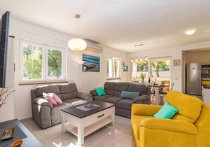 Gorgeous home in Pula with WiFi