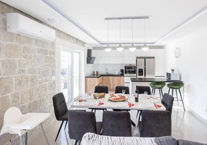 Gorgeous home in Srinjine