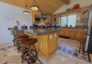 Gorgeous Home with Hot Tub & Private Pond just 2 Miles to Purgatory Ski Resort
