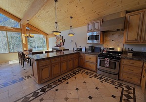 Gorgeous Home with Hot Tub & Private Pond just 2 Miles to Purgatory Ski Resort