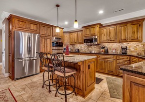 Gorgeous Lake View Minutes to SDC Free Tickets-Cmty Outdoor Pool Upgraded Kitchen